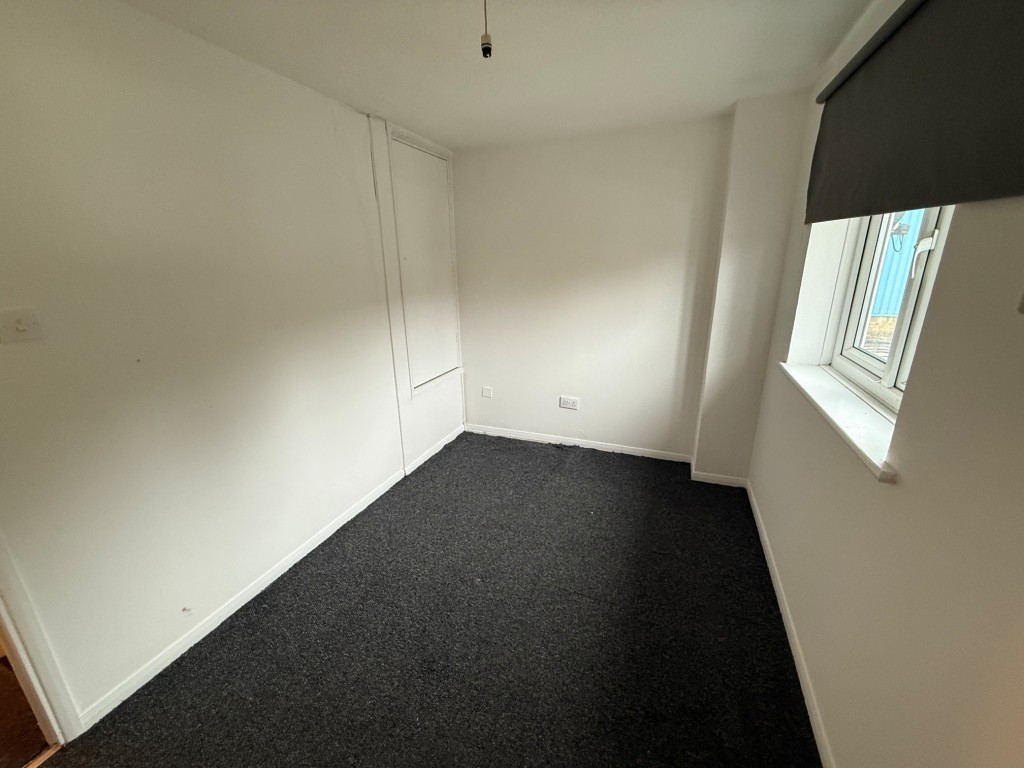 Lot: 158 - HOUSE FOR IMPROVEMENT - Bedroom two